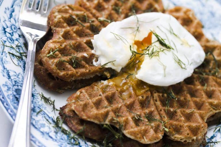 Glutenfria Matiga Våfflor Med Pocherat ägg Och Dill » Baka Och Laga ...