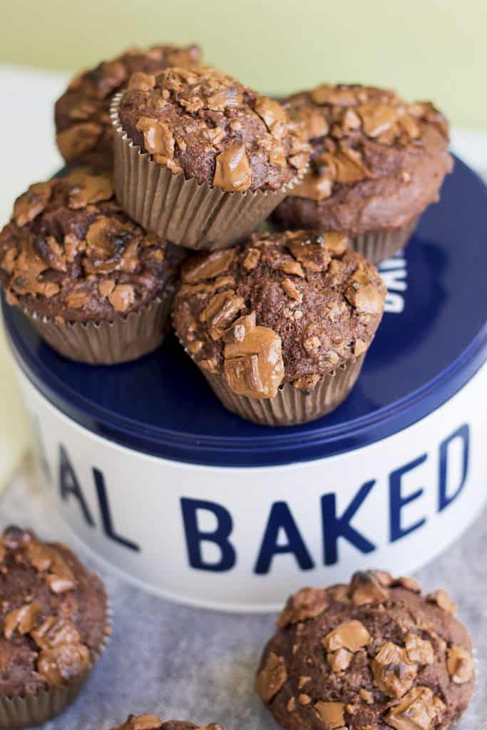 Baka amerikanska jättemuffins glutenfria chokladmuffins med banan